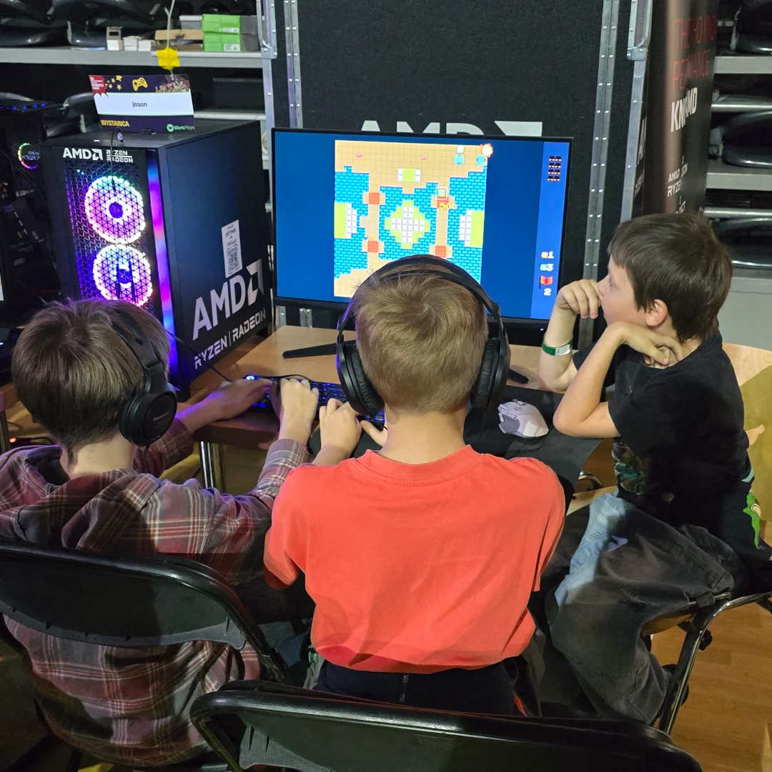 Gracze "Rumble In The Factory" na 36. MFKiG w Łodzi